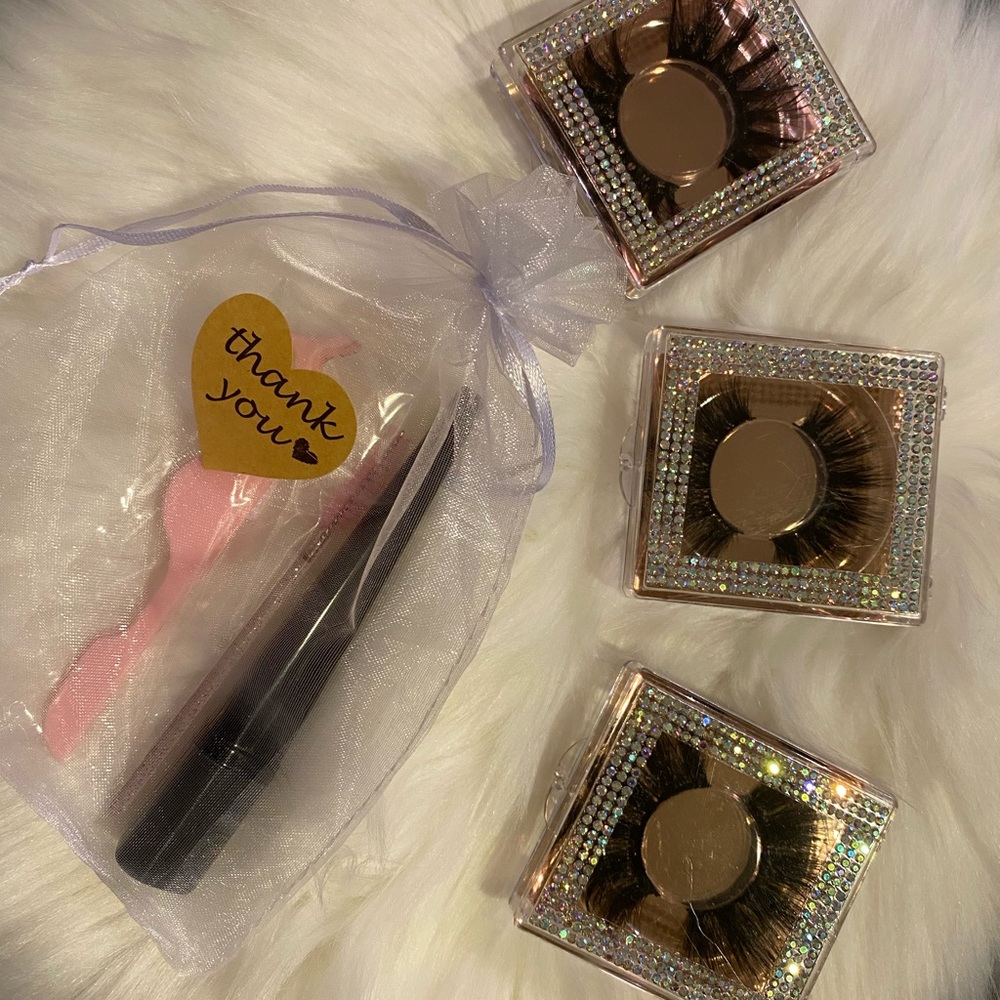 Lashes - Picture 11 of 15